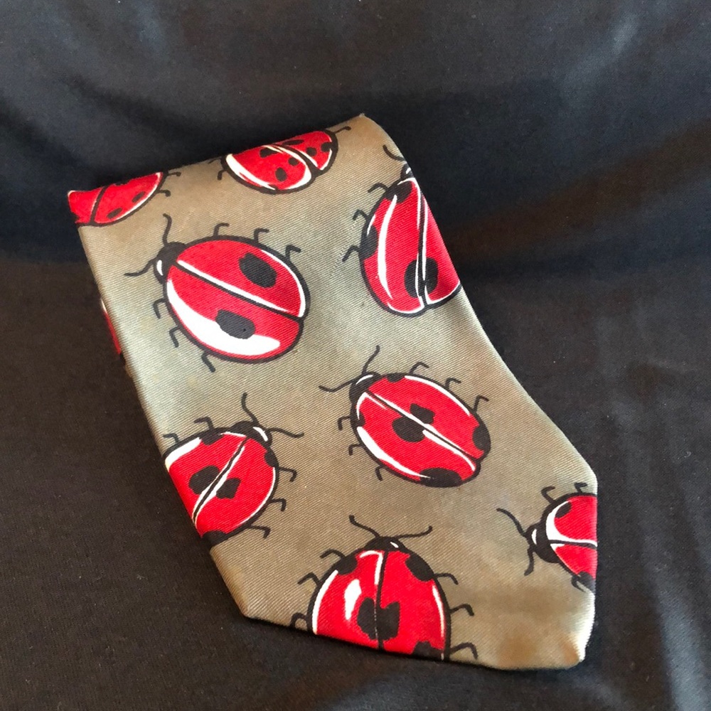 “Ladybug Parade” 🐞 silk tie